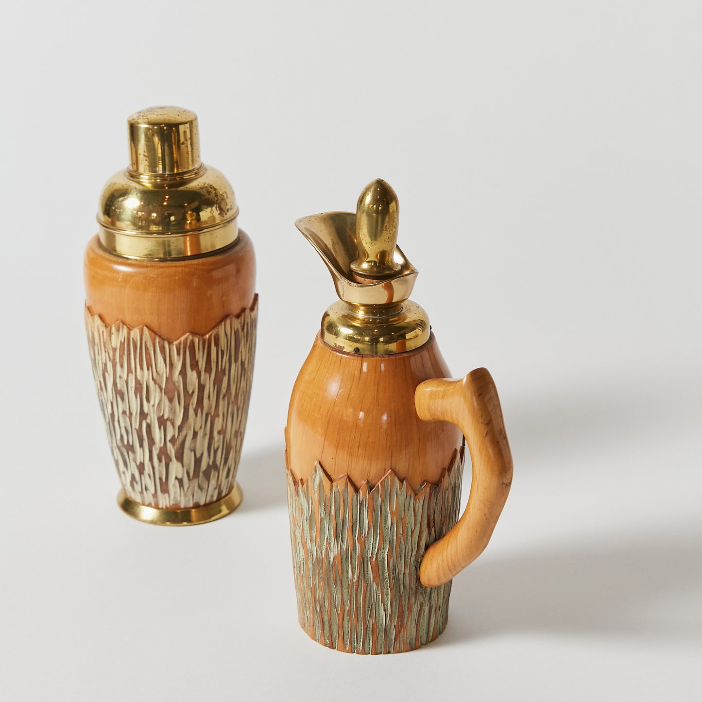 Aldo Tura Bar Set in Carved Wood and Brass Details